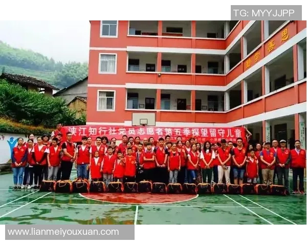 足球明星温暖行动传递爱心点亮希望之光